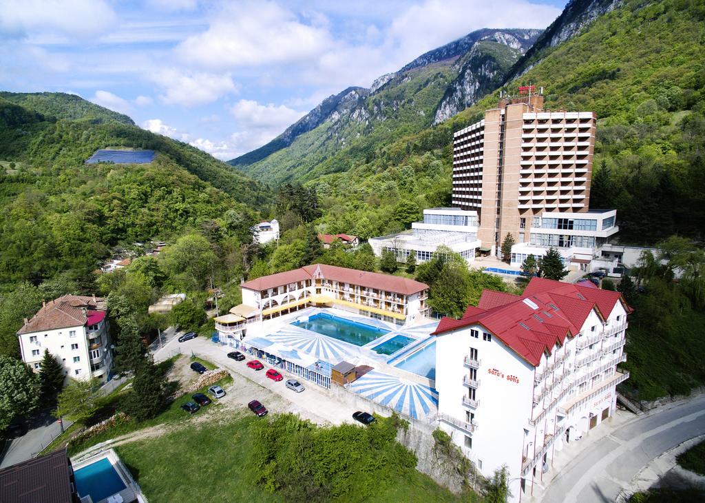 Hotel Sara'S Sons Băile Herculane Exterior foto